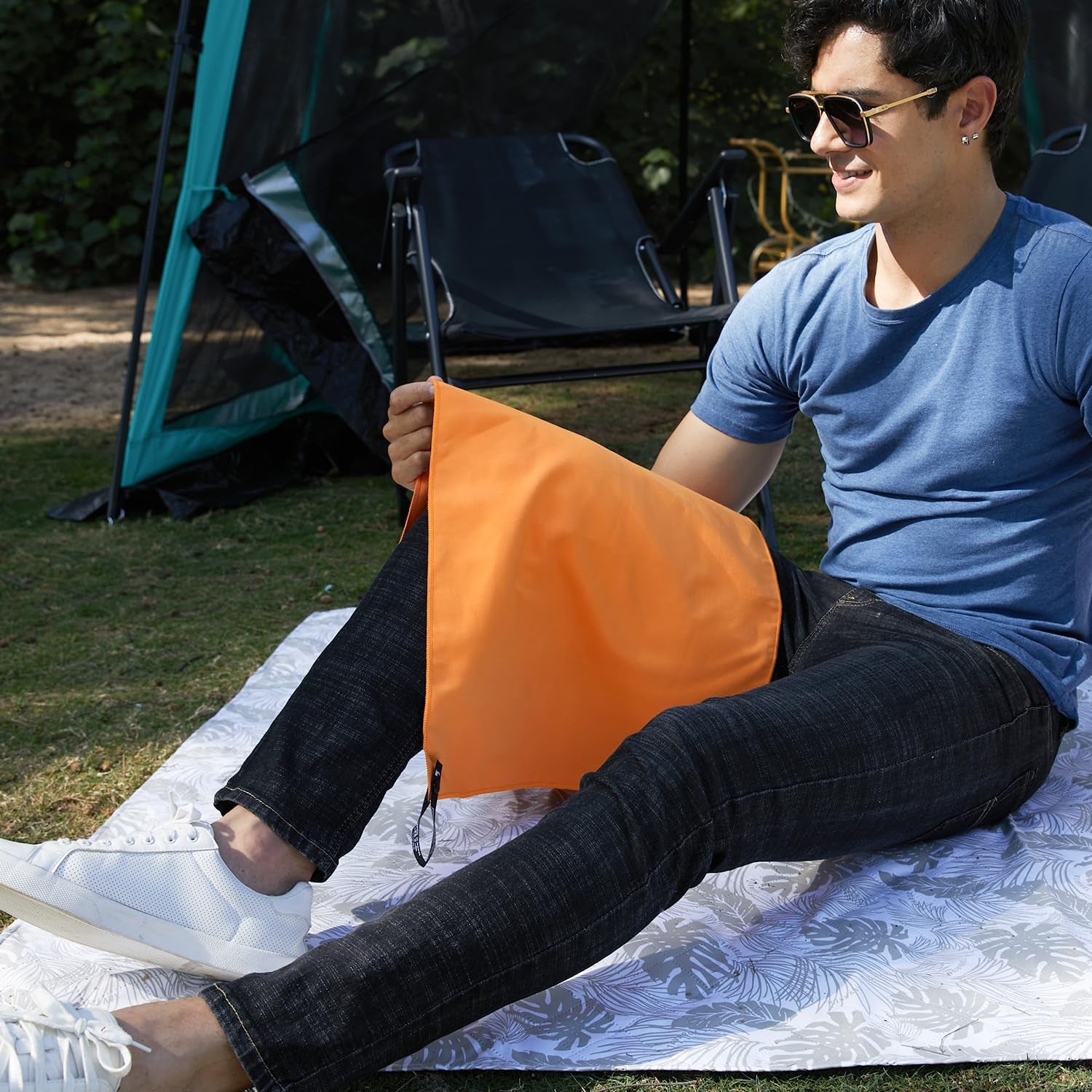 Microfiber Towel Perfect Travel & Sports &Beach Towel. Fast Drying - Super Absorbent - Ultra Compact. Suitable for Camping, Backpacking,Gym, Beach, Swimming,Yoga